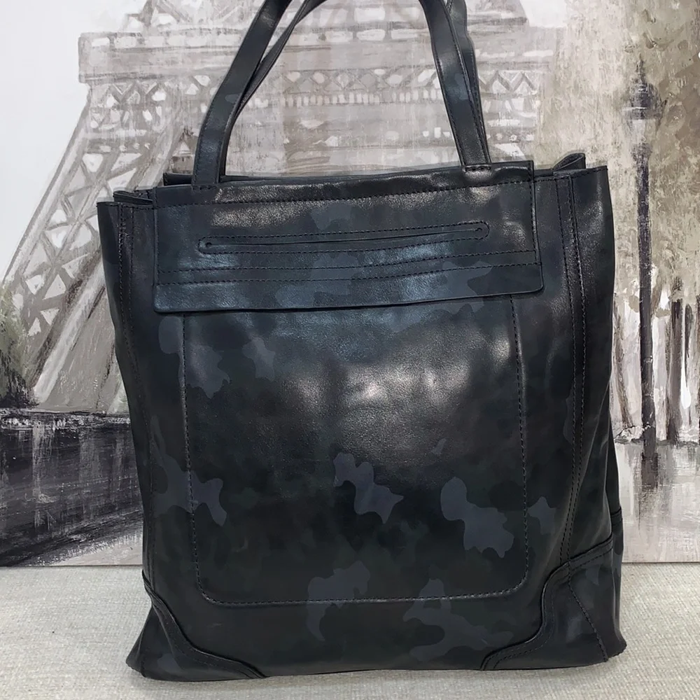 Frye Charlie Simple Tote Navy Camo Leather MSRP $398 -OCEAN CAMO- - Picture 4 of 16